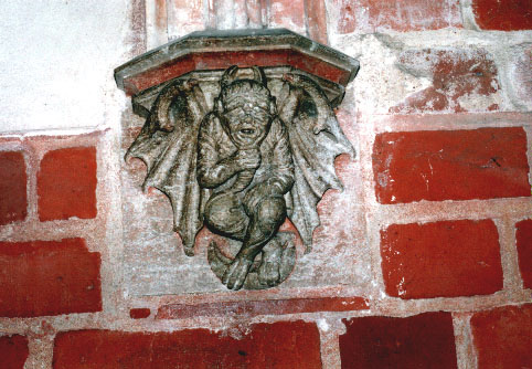 Un corbel con una escultura del diablo del castillo de Malbork, demostrada como figura C4 en mi tratado polaco [4B] y tambin como figura N5 en mi monografa [1/4].